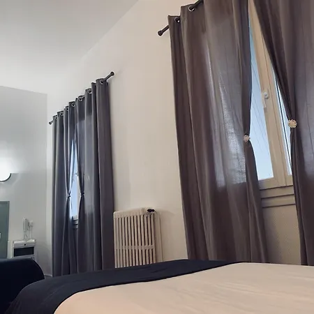 Trianon Hotel Tours